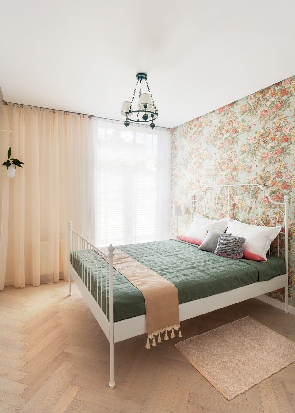 Feminine Decor in a 43 Square Meter Apartment