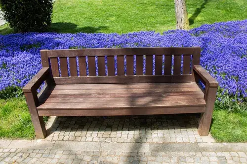Bănci DIY pentru grădină: creează-ți propriul colț de relaxare
