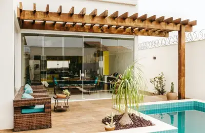 Choosing Pool Furniture for a Luxurious Outdoor Design