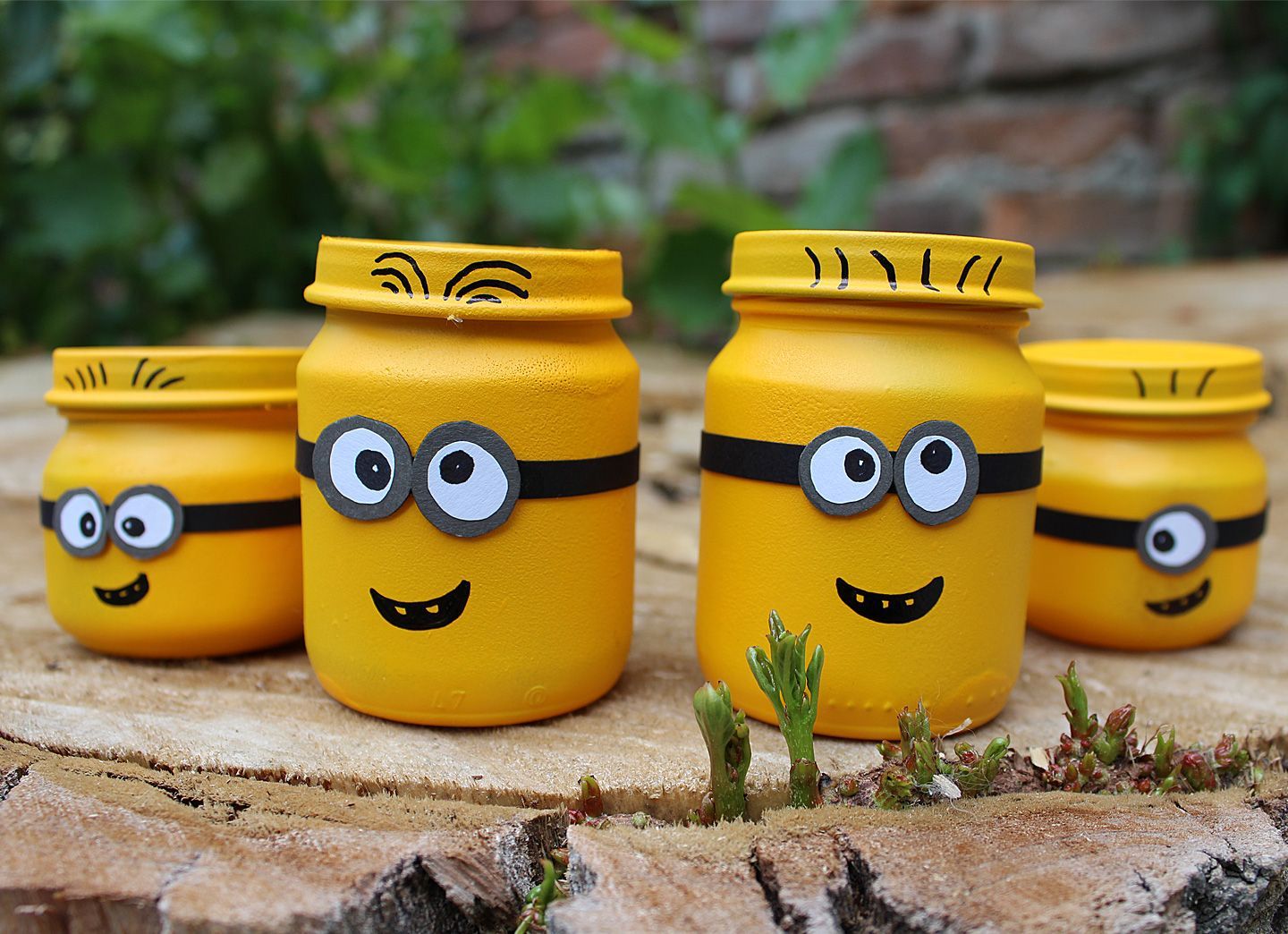 How to Make Minion Jars: A DIY Project by Povestea Casei