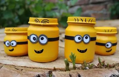 How to Make Minion Jars: A DIY Project by Povestea Casei