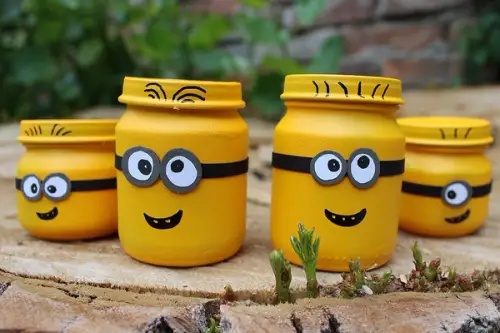 Cum sa faci minioni din borcanase. Proiect DIY marca Povestea Casei