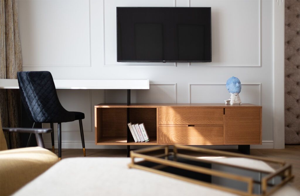 Minimalismul în design interior: o alegere conștientă care redefinește confortul