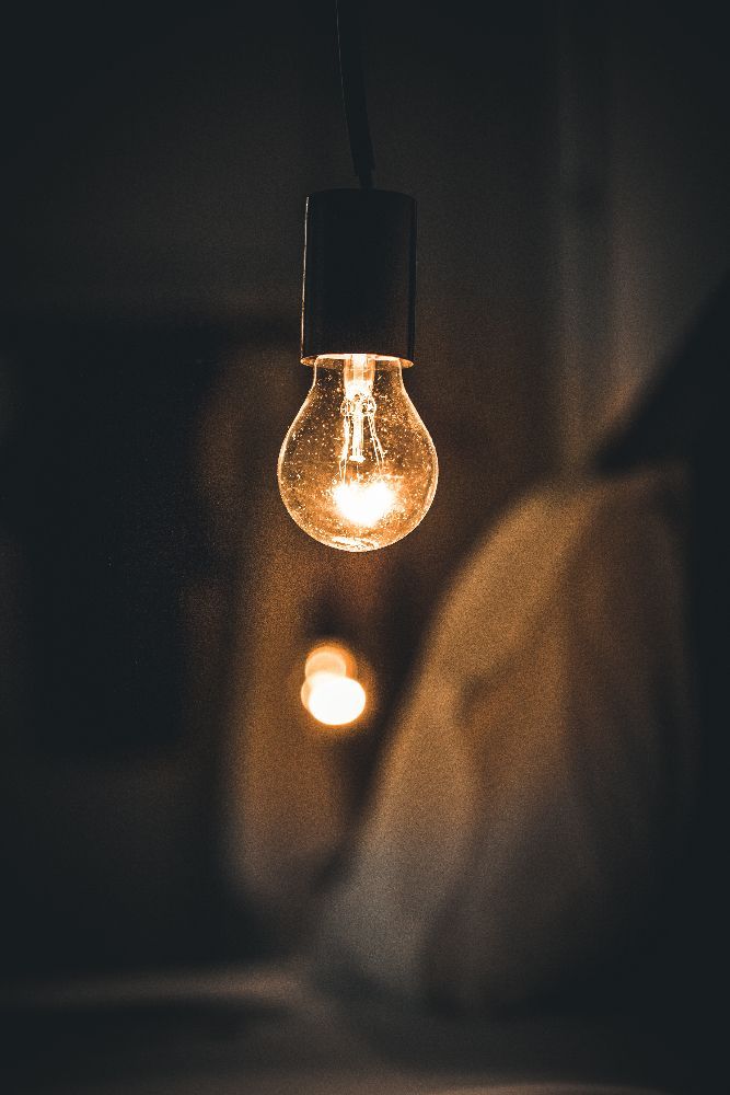 Cum să alegi iluminatul interior pentru a-ți pune în valoare casa.  Sfaturi despre tipurile de iluminat și modul în care acestea pot influența atmosfera și funcționalitatea spațiului