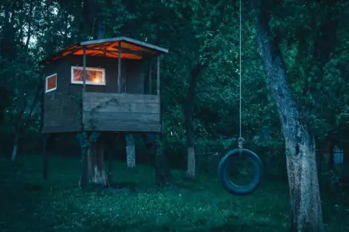 Idei inedite de construcții ce pot fi realizate în grădina la care nici nu te gândești