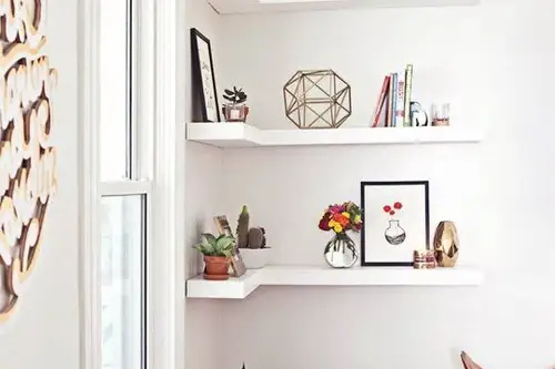 Rafturi suspendate tip coltar o abordare pragmatica in decor