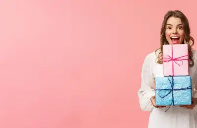 How to Wrap Gifts for Women: 4 Tips Worth Knowing
