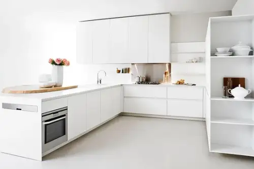 Bucatarii minimaliste adaptate apartamentelor mici