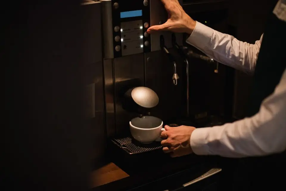 Motive pentru care ar trebui să achiziționezi un espressor automat cu cafea boabe