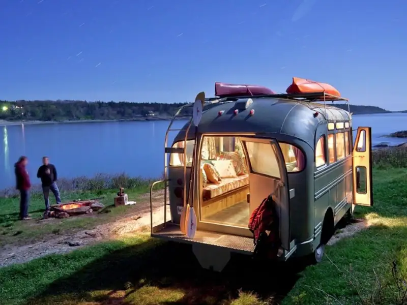 Un minibus din 1959 devine o casa pe roti foarte cocheta