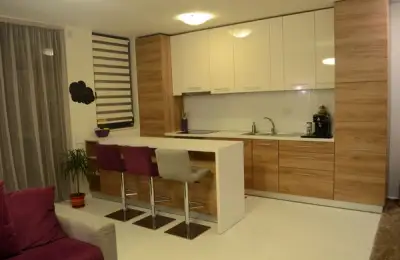 Readers' Homes: Anda and Her Self-Designed Apartment