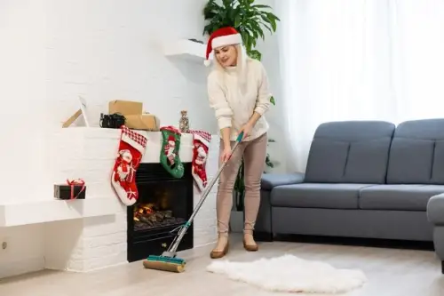 Cum să cureți eficient casa înainte de Sărbătorile de Iarnă