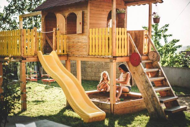 Idei cool privind amenajarea unui loc de joacă modern în curte