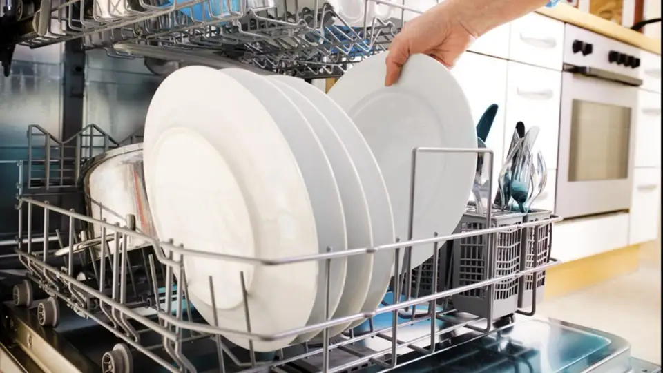 How to Save Time, Water, and Energy with a Dishwasher