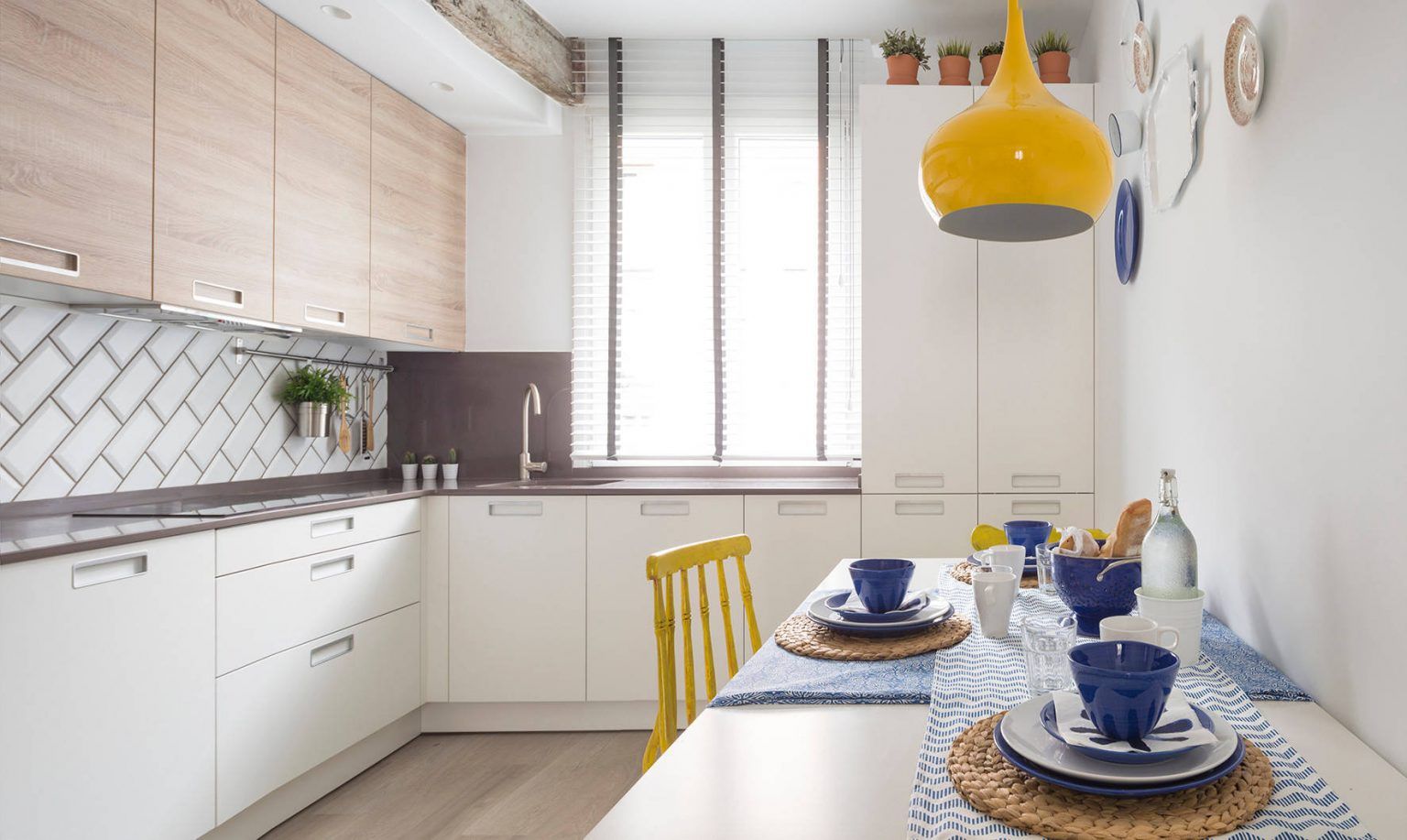 Cheerful and Colorful Decor in a 4-Room Apartment Design