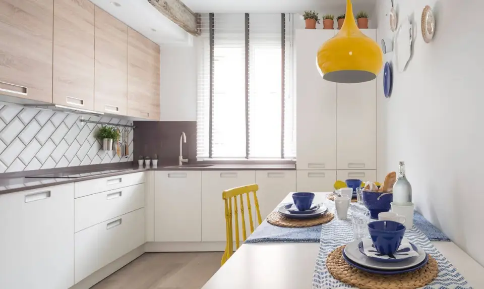Cheerful and Colorful Decor in a 4-Room Apartment Design