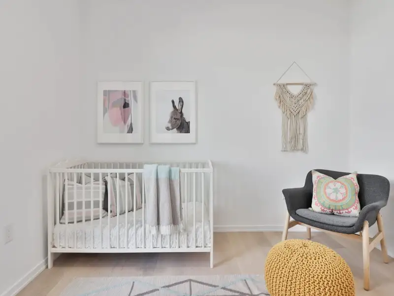 Cum pregătești camera unui nou-născut: iată la ce să fii atent