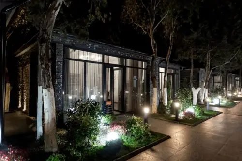 Iluminatul Exterior Perfect: Sfaturi pentru a Transforma Curtea Seara