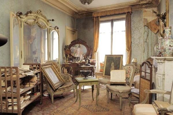 A Wealthy Woman Abandoned This Bucharest Apartment in 1942, and What Was Found Inside Is Amazing!