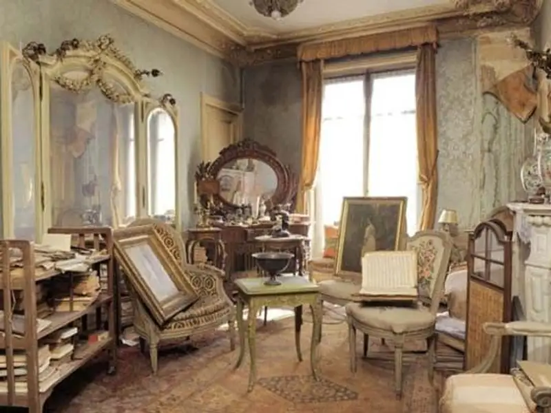 O femeie bogata a abandonat acest apartament in 1942, iar ce s-a gasit in el acum este uimitor!