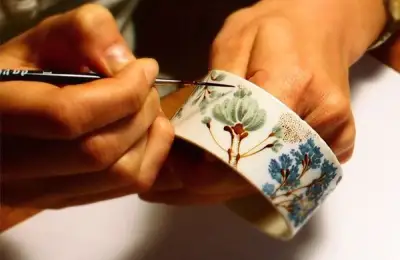 Interior Scents in Porcelain Vessels