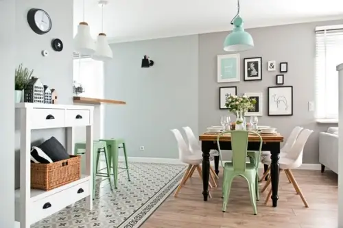 Mix de stiluri si tuse de verde-menta intr-o amenajare surprinzatoare