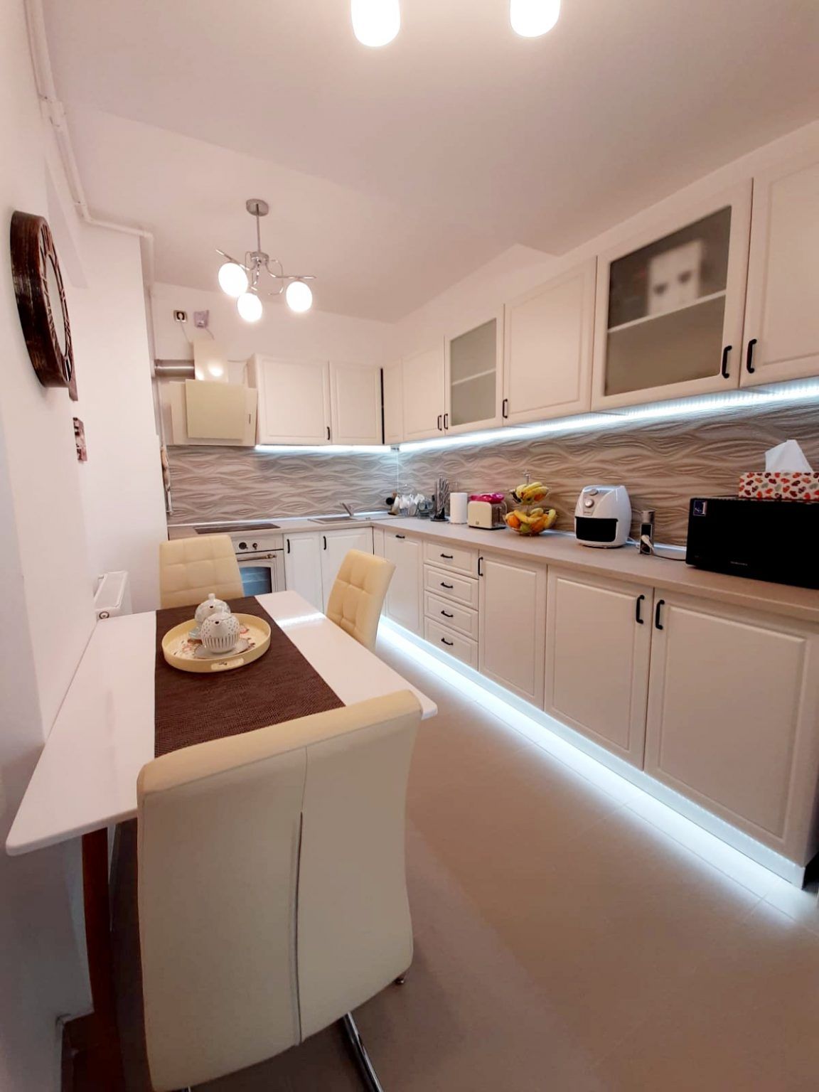 Acasa la Claudia  intr-un apartament de 2 camere din Brasov amenajat cu un buget de 15.000 de euro