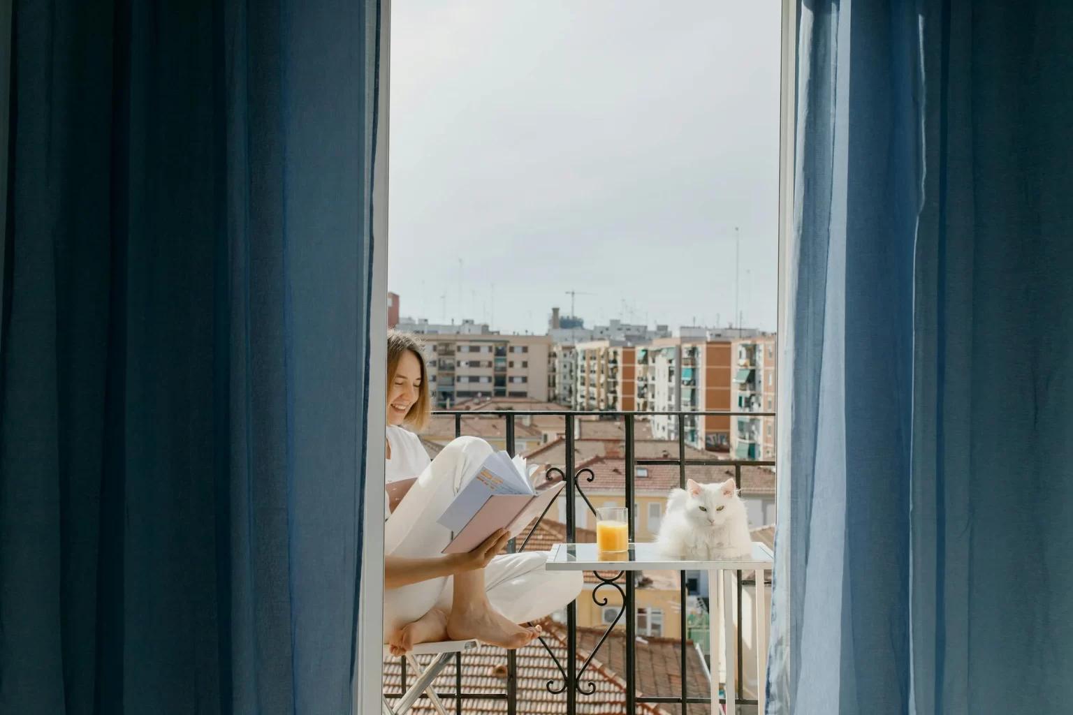 Relaxare și confort pe balcon: tot ce ai nevoie