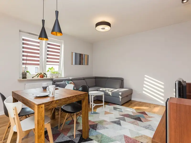 Lemnul la superlativ in aceasta amenajare de apartament