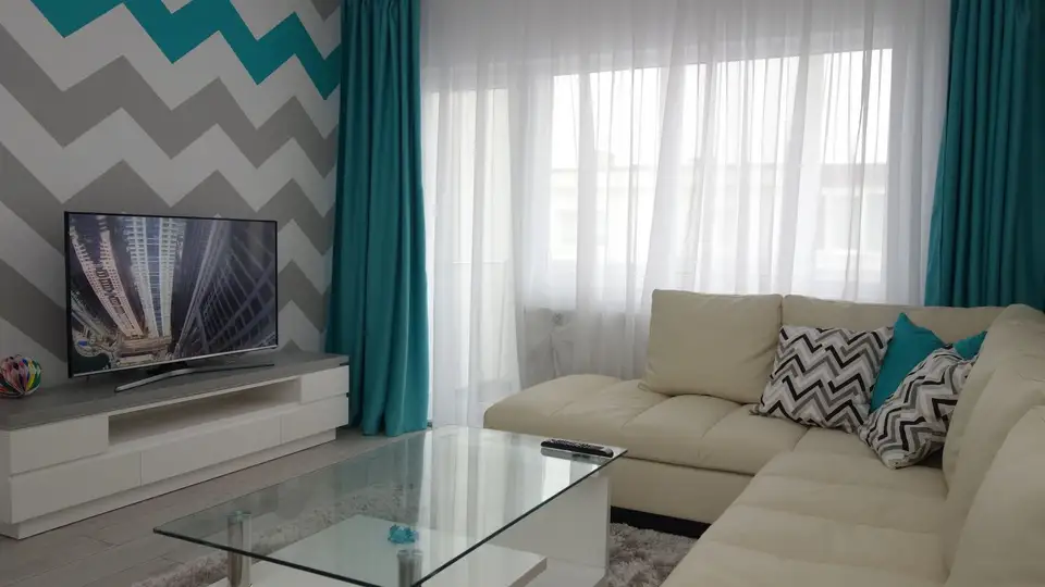 Home with Roxana and Alexandru in Cluj-Napoca: a Modern 2-Bedroom Apartment