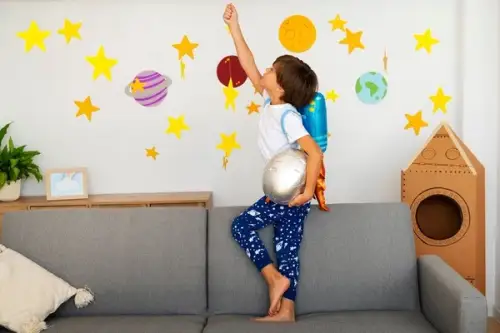 Cum realizați o pictură murală cu vopsea lavabilă în camera copiilor