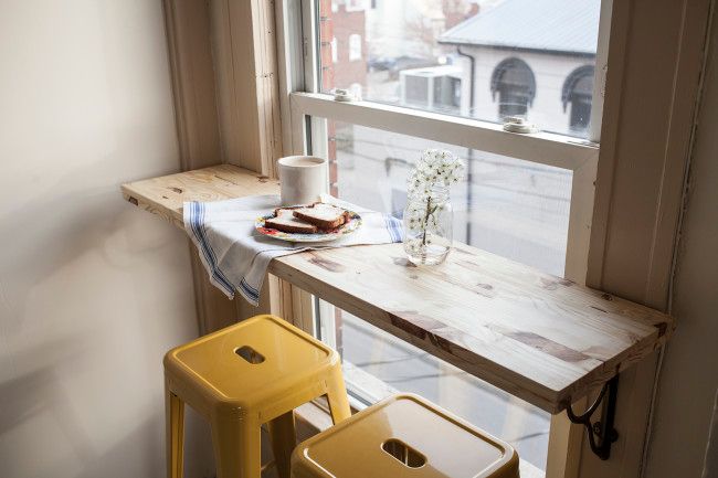 Window Table Setup: A Solution for Small Apartments