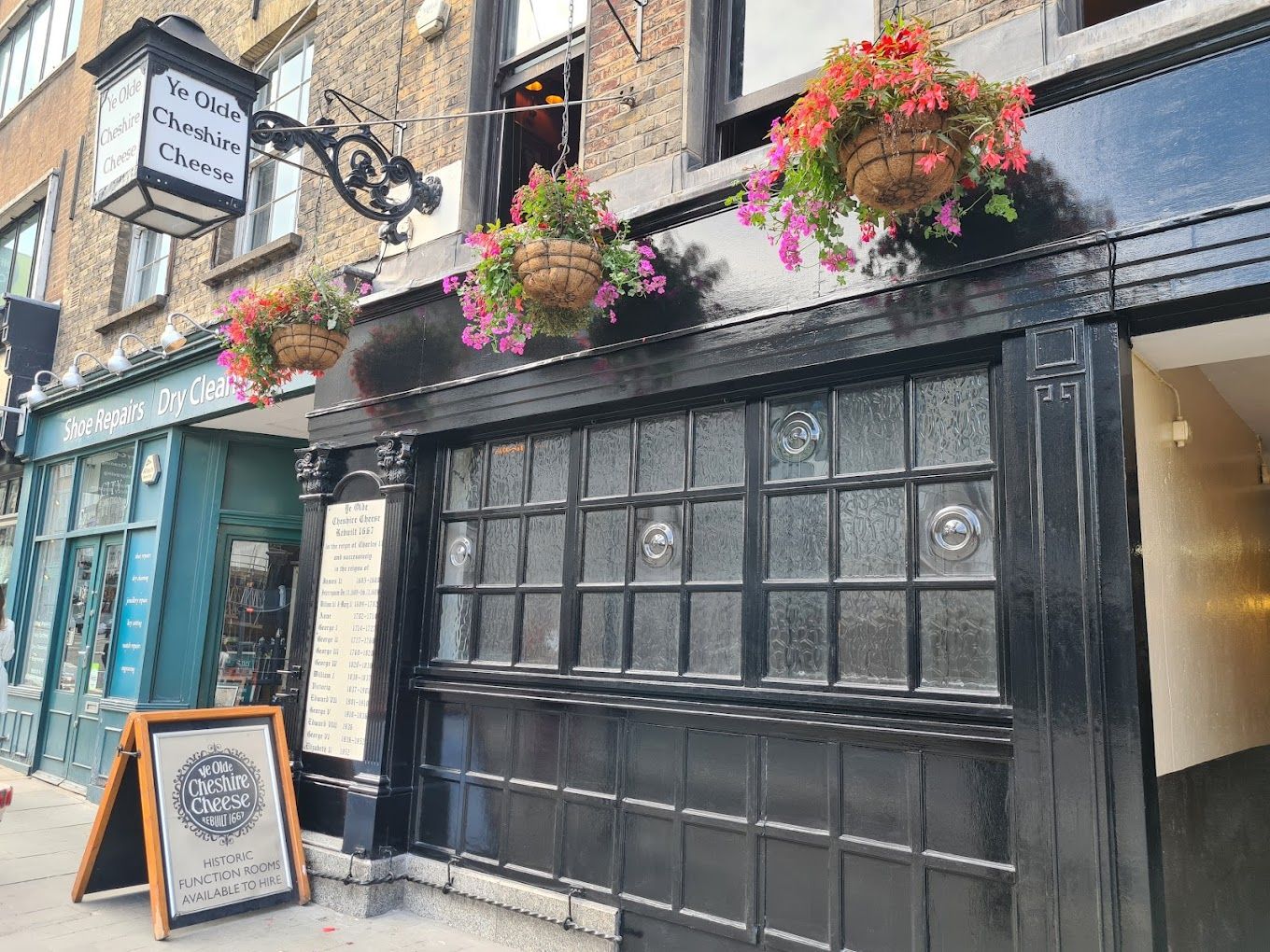 Ye Olde Cheshire Cheese- o bucățică de istorie londoneză