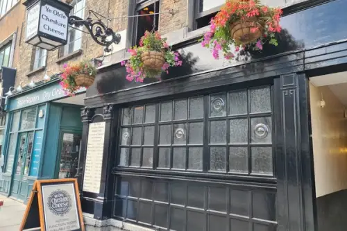 Ye Olde Cheshire Cheese- o bucățică de istorie londoneză