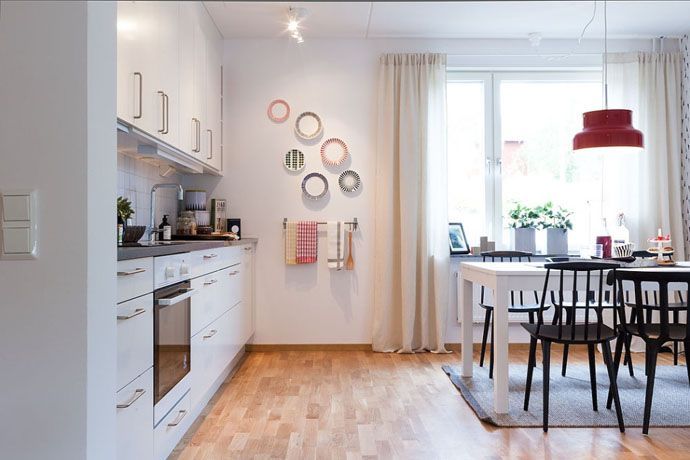 7 Ways to Decorate a Blank Wall