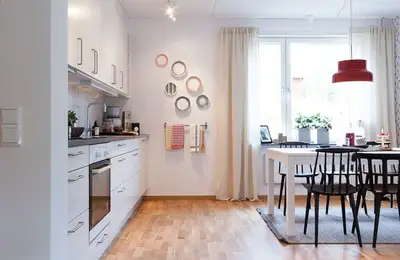 7 Ways to Decorate a Blank Wall