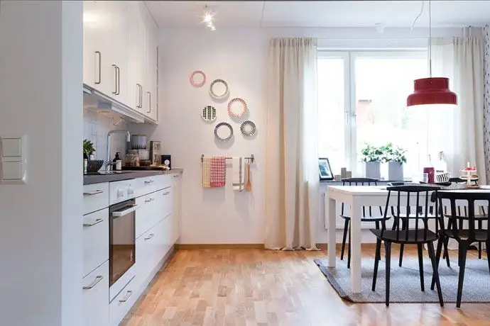 7 Ways to Decorate a Blank Wall