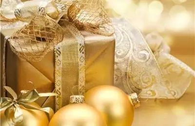 Christmas Decor Ideas with Gold