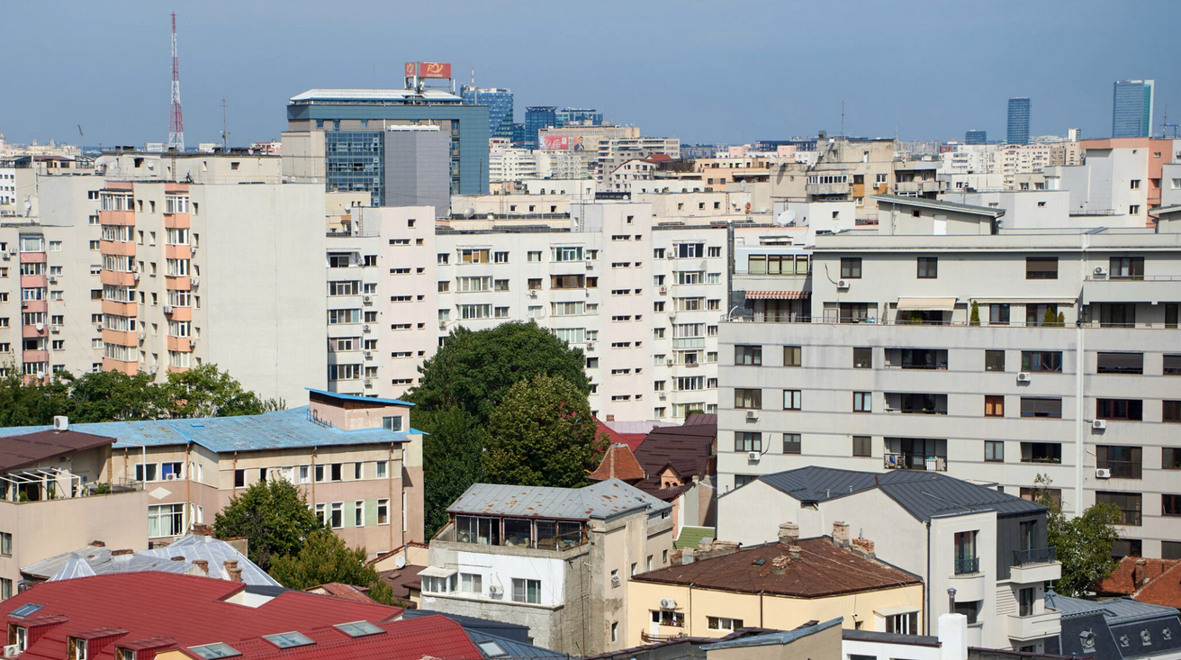 Investiția în imobiliare: Apartament în oraș sau casă la periferie? Ce variantă este mai profitabilă pe termen lung?