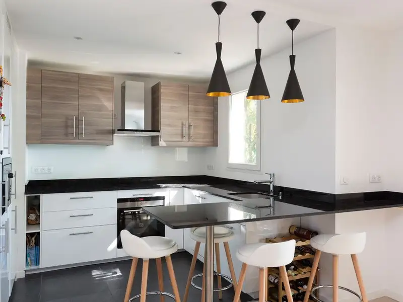 Apartament minimalist cu accente de albastru