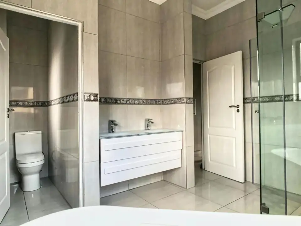 Choosing a Sink Faucet Based on Bathroom Style