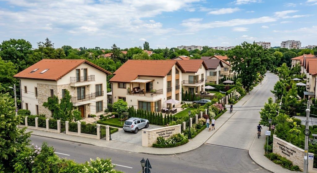 Cum se promovează un complex de vile online într-o piață în care concurența este tot mai mare