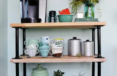 DIY Industrial Pipe Table