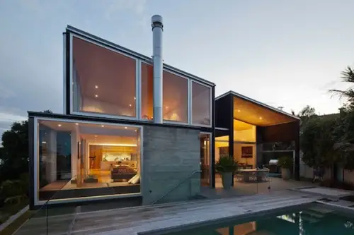 Casa pe trei niveluri in stil industrial, din Auckland, Noua Zeelanda
