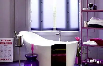 15 Modern Bathrooms Decorated with Purple