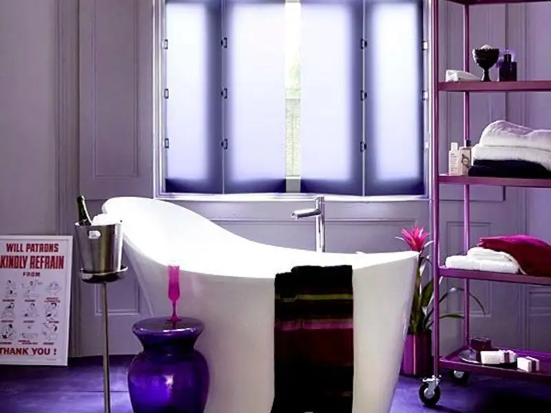 15 bai moderne decorate cu mov