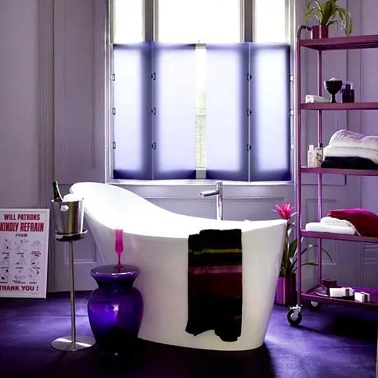 15 bai moderne decorate cu mov