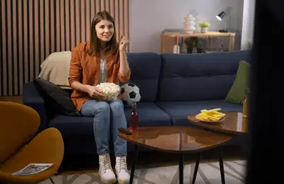 Cum arată un living cu o comodă TV bine aleasă și de ce contează mai mult decât canapeaua