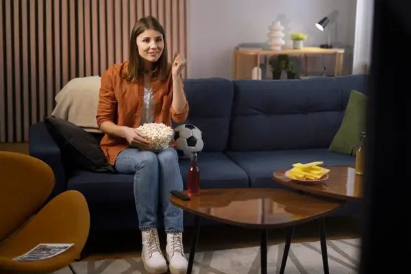 Cum arată un living cu o comodă TV bine aleasă și de ce contează mai mult decât canapeaua