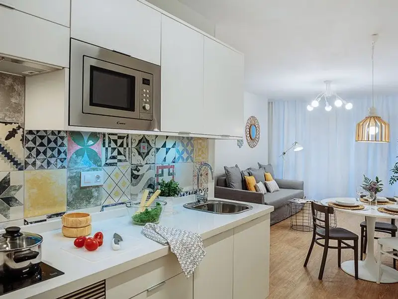 Inainte si dupa: o reamenajare moderna pentru un apartament mic